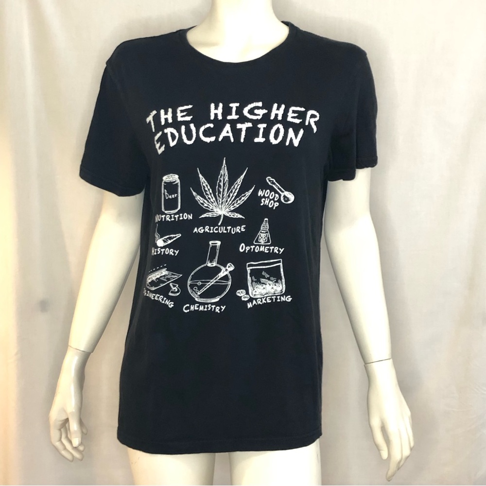 Mens black short sleeve t shirt the higher education size medium